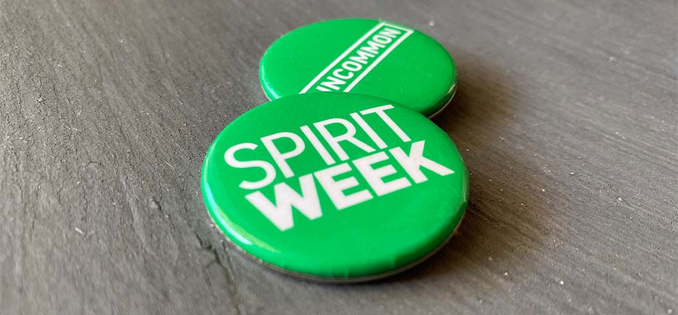two buttons, one that says spirit week and the other Uncommon
