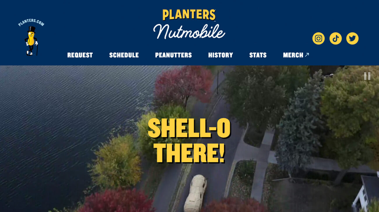 Nutmobile home page with aerial image of nutmobile en route